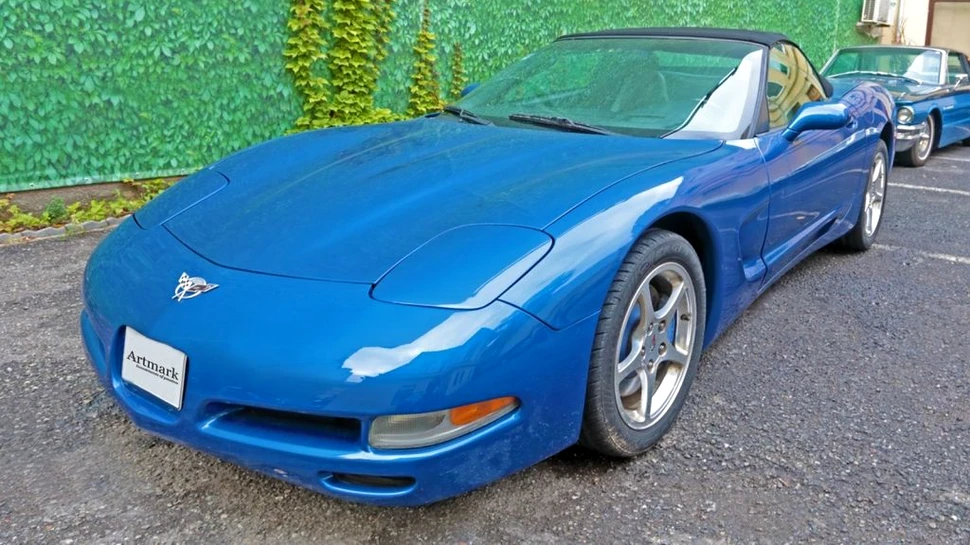 Mașini rare, scoase la licitație în București. Printre acestea, un Corvette C5 în ediție limitată