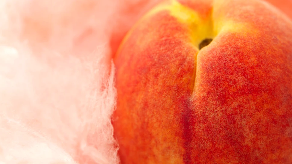 A fost stabilită culoarea anului 2024: Peach Fuzz sau Puf de Piersică