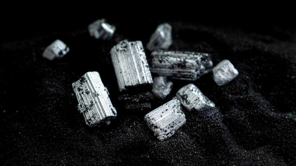 Cercetătorii sunt derutați de un „mineral extraterestru” care se comportă într-un mod ciudat atunci când este încălzit