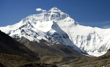 Un şerpaş din Nepal va încerca să doboare recordul mondial stabilit la numărul de ascensiuni pe Everest